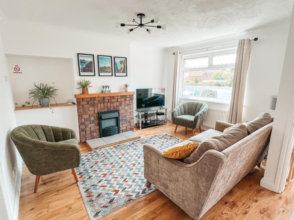 Staybynumbers - Spacious Three Bed House Royal Hillsborough Exterior foto